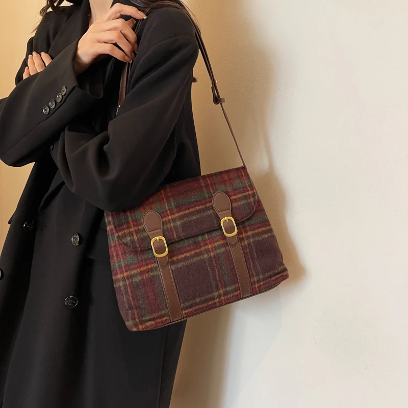 Women 2023 Autumn Winter Woolen Plaid Shoulder Bag Vintage Flap Satchel Commute All-Match Crossbody Bag High Quality Handbag