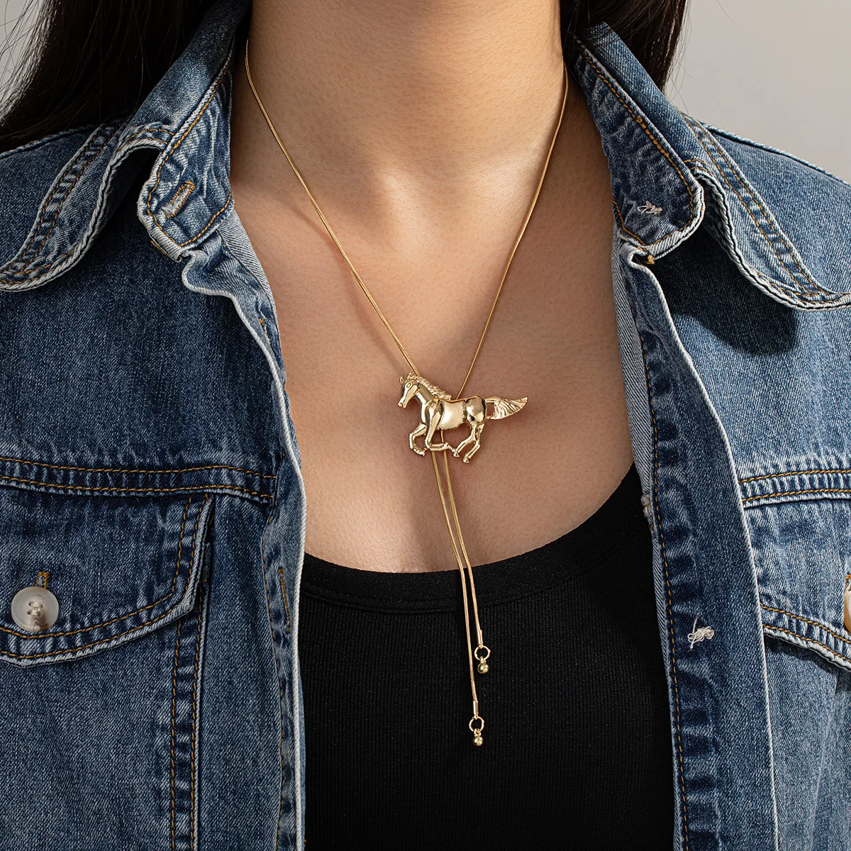 Adjustable Necklace with Western Galloping Horse Design, Retro Gold Snake Chain, Bolo Tie Style Personalized Sweater Chain