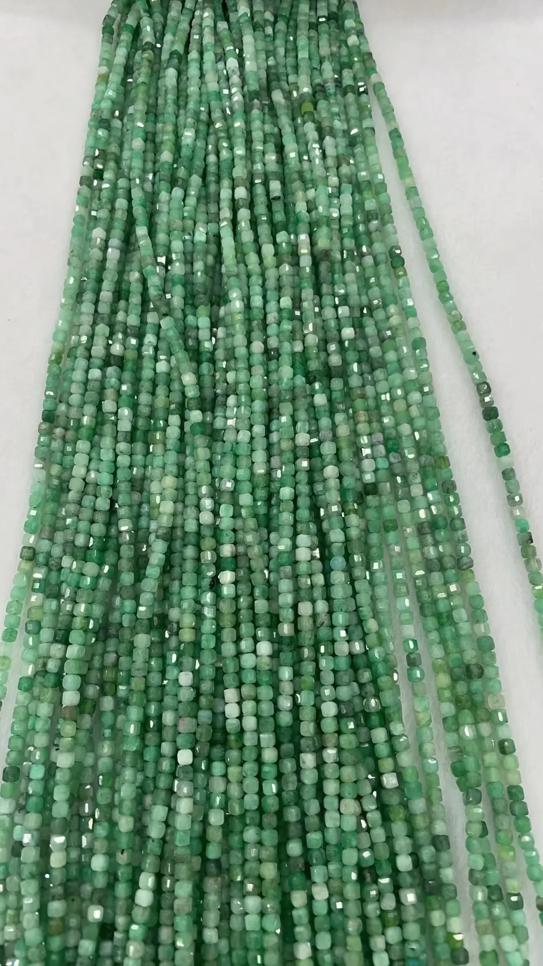 Natural Emerald 3x3mm Cut face Fang Sugar Length Dagree 39cm