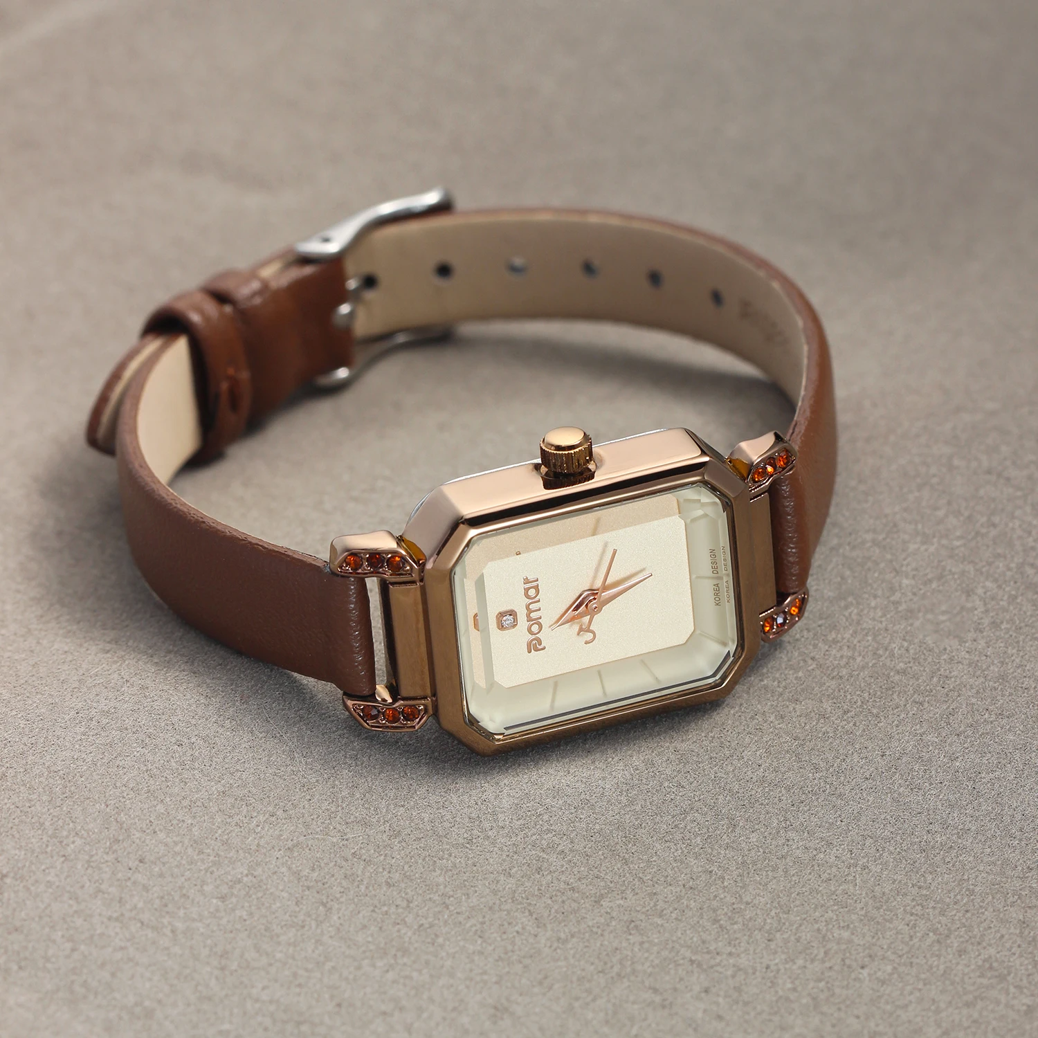 2025 مجموعة الماس النسائية الجديدة ساعة كوارتز جلدية أصلية ريترو مقاوم للماء ضوء الأعمال الفاخرة ساعة نسائية ، هدية عيد ميلاد