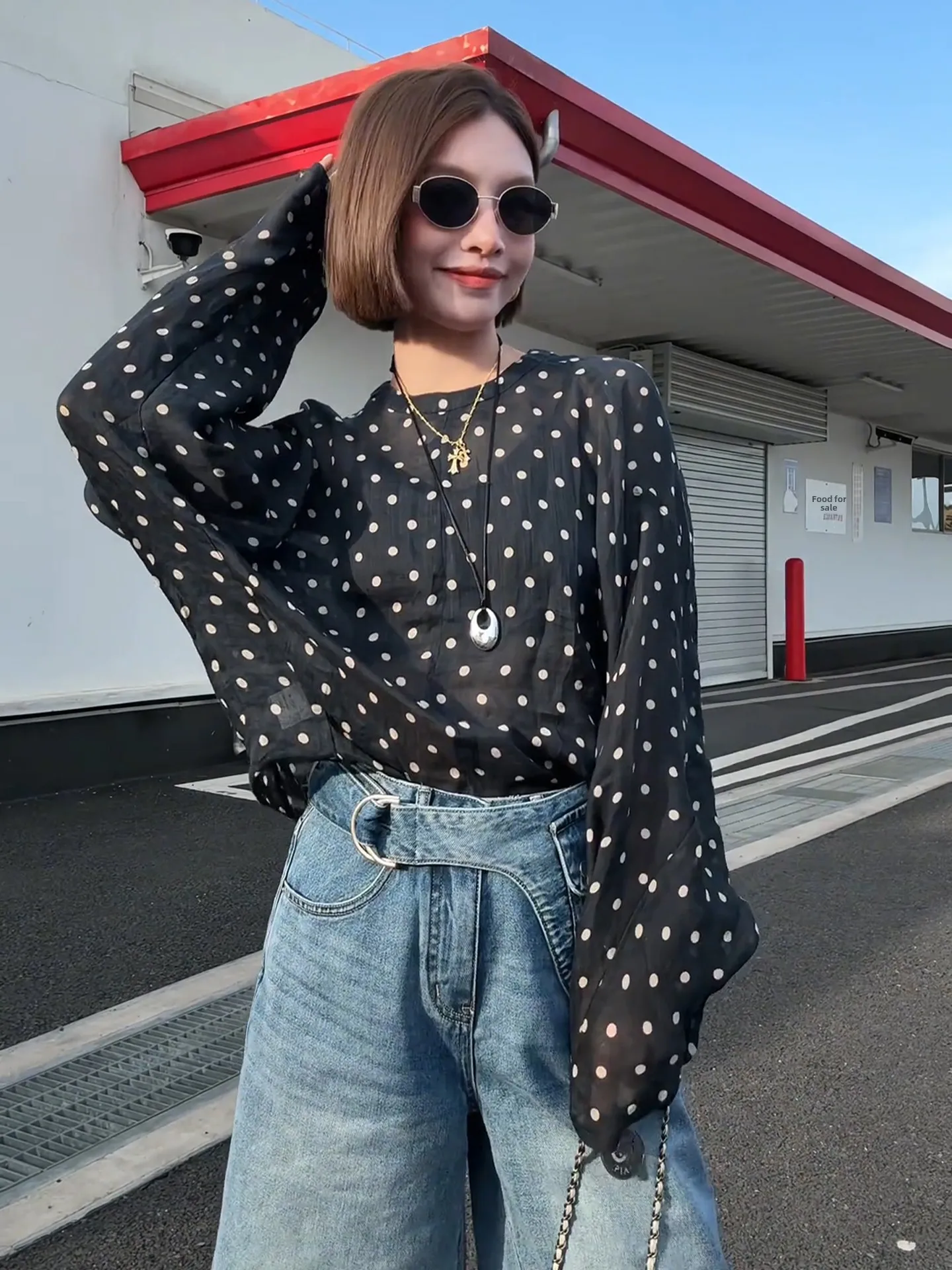 เสื้อคลุมกันแดดลายจุดสีตัดกันสไตล์เรโทรสำหรับผู้หญิง ผ้าบางเบา เหมาะสำหรับฤดูร้อน แขนยาว ทรงโอเวอร์ฮอล เสื้อคลุมลำลอง