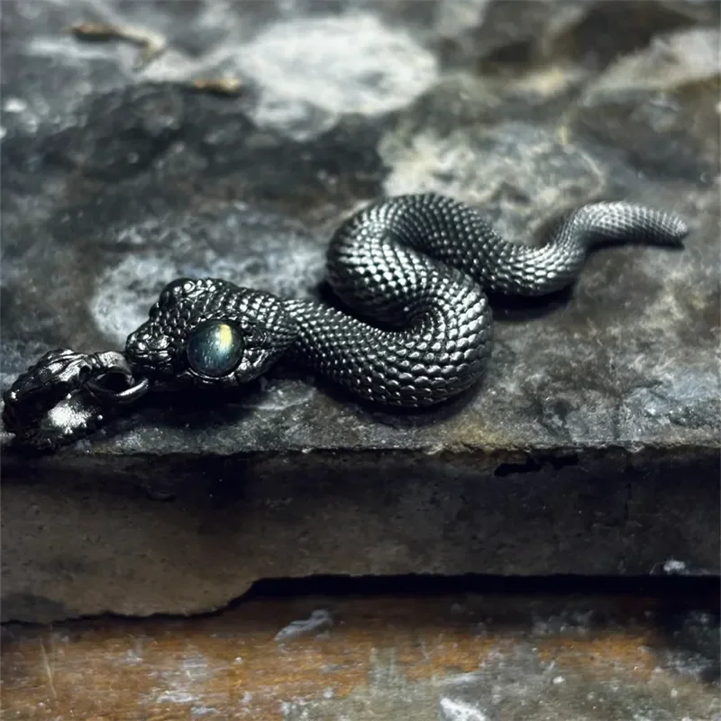 American Style Retro Silver Color Carved Imitation Gemstone Scaly Snake Necklace Men's Rock Joy Concert Hip Hop Jewelry Necklace
