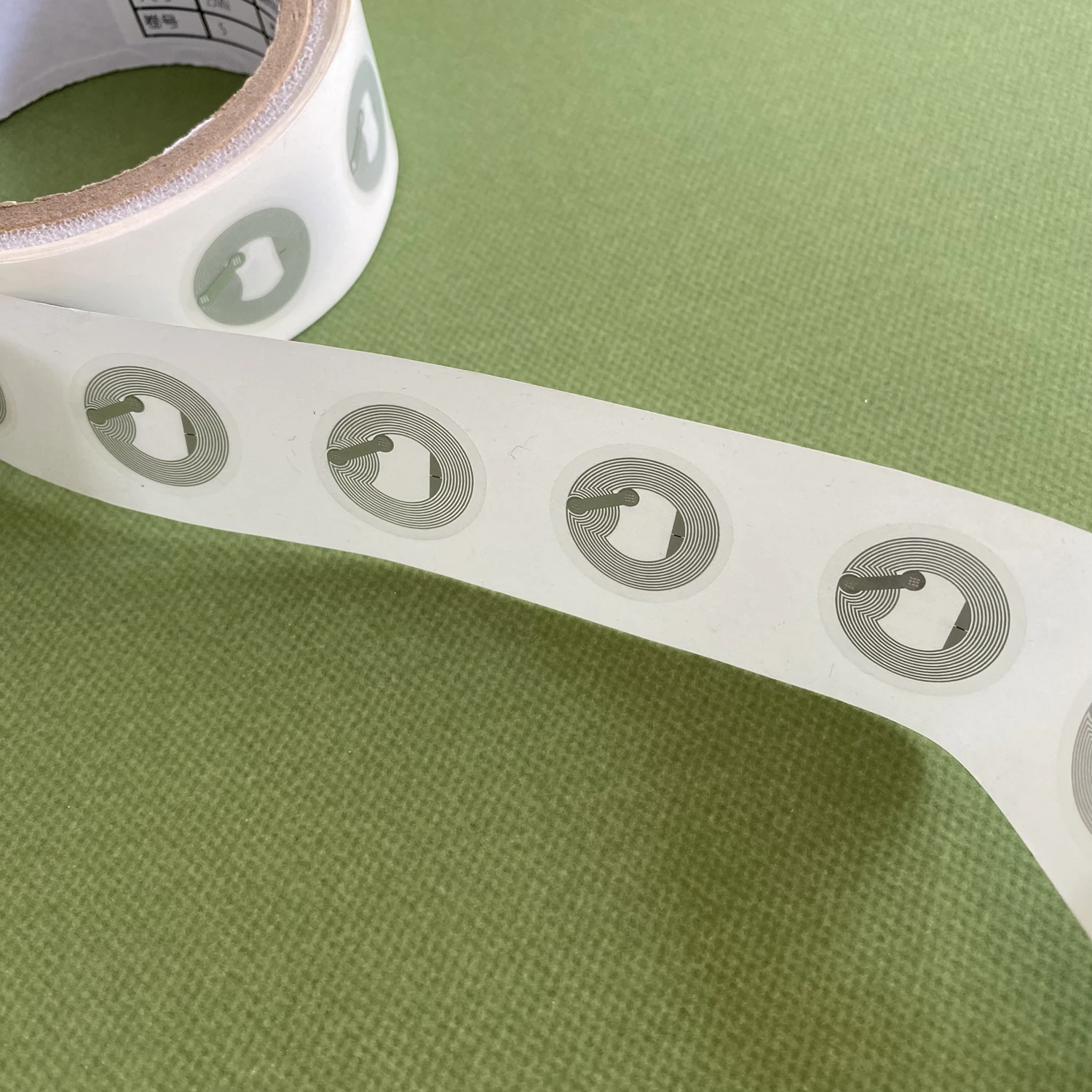1000pcs-nfc-tags-stickers-iso14443a-1356mhz-144-bytes-universal-nfc-label-sticker-for-all-nfc-phones