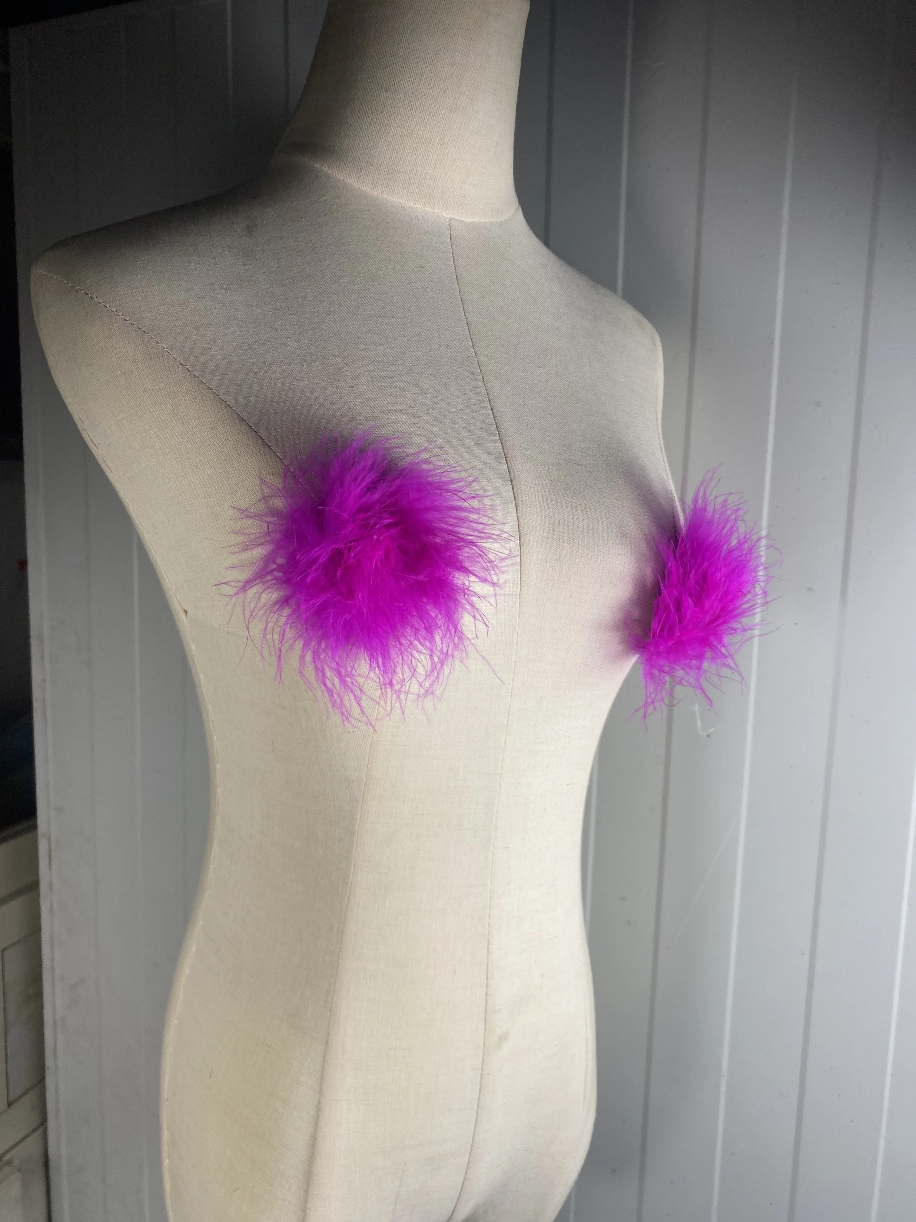 

Пушистые накладки на грудь из искусственного меха в 4 цветах (белый, розовый, фиолетовый, черный) для женского нижнего белья и костюмов