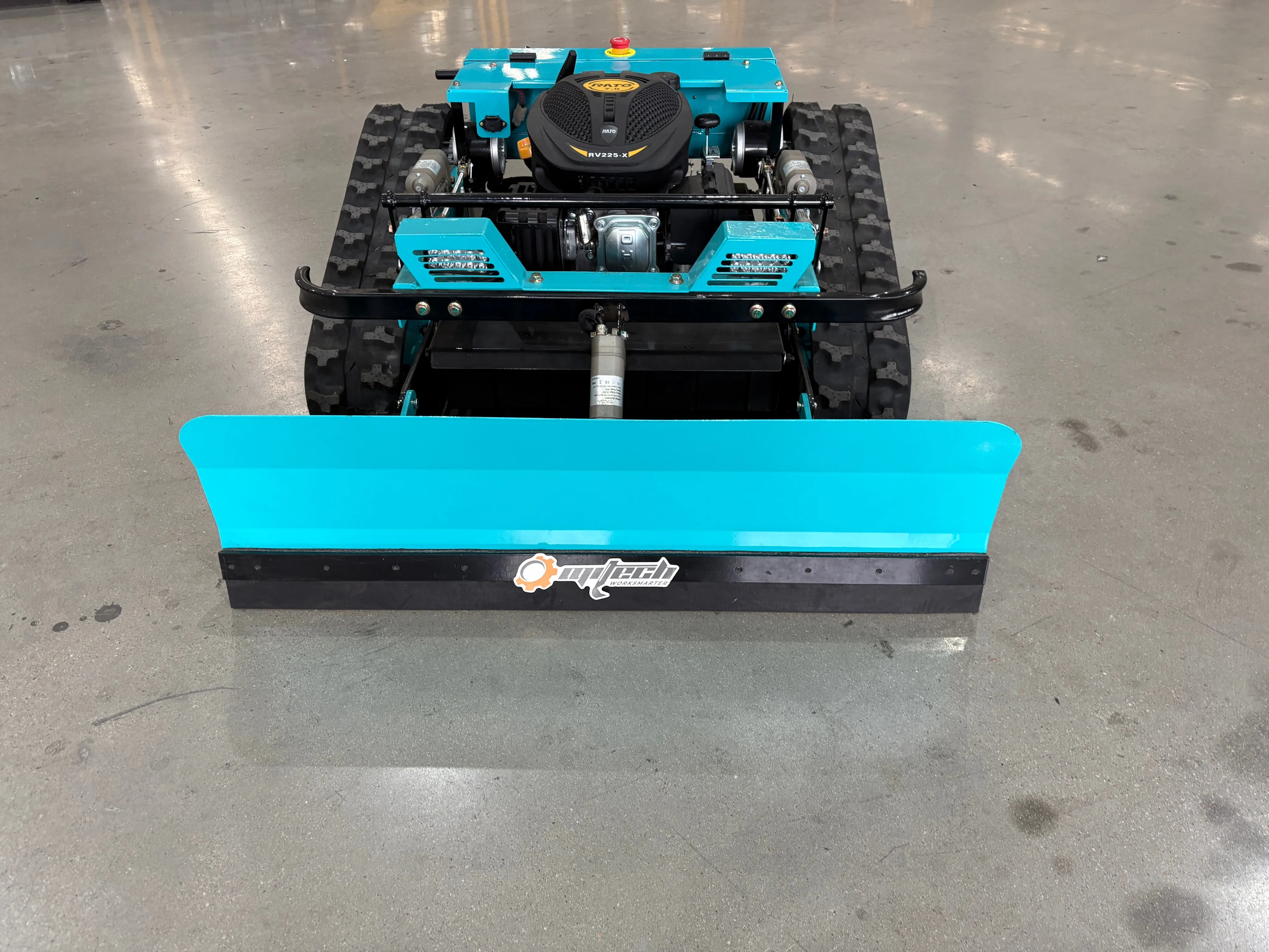 

Индивидуальная высокоэффективная промышленная бензиновая газонокосилка с дистанционным управлением, гусеничная газонокосилка, регулируемая высота резки 10-150 мм, вездеход для