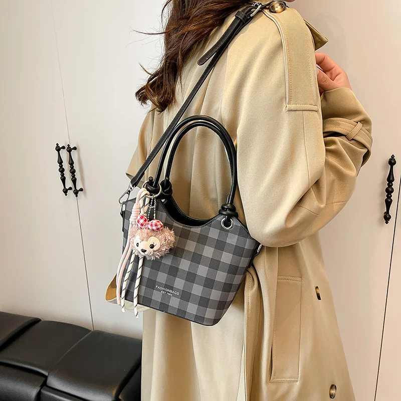 

Casual Commuter Crossbody Bag With Large Capacity - Women Stylish Minimalist Vintage Leather Solid Color