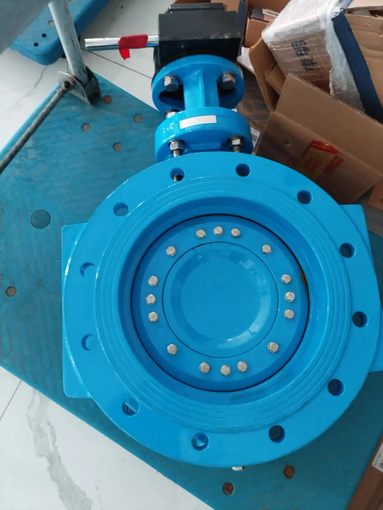 مقعد مطاطي EPDM DN800 ذو حواف ناعمة وختم مزدوج صمام فراشة شفة غريب الأطوار مع علبة التروس #6