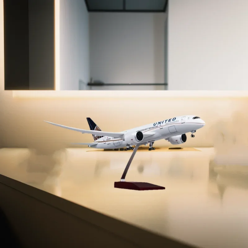 

1:130 United Airlines Airplane Model b787 Resin Die-Cast Airplane Model Airplane with LED Lights Toy Model for Collecting or Gif