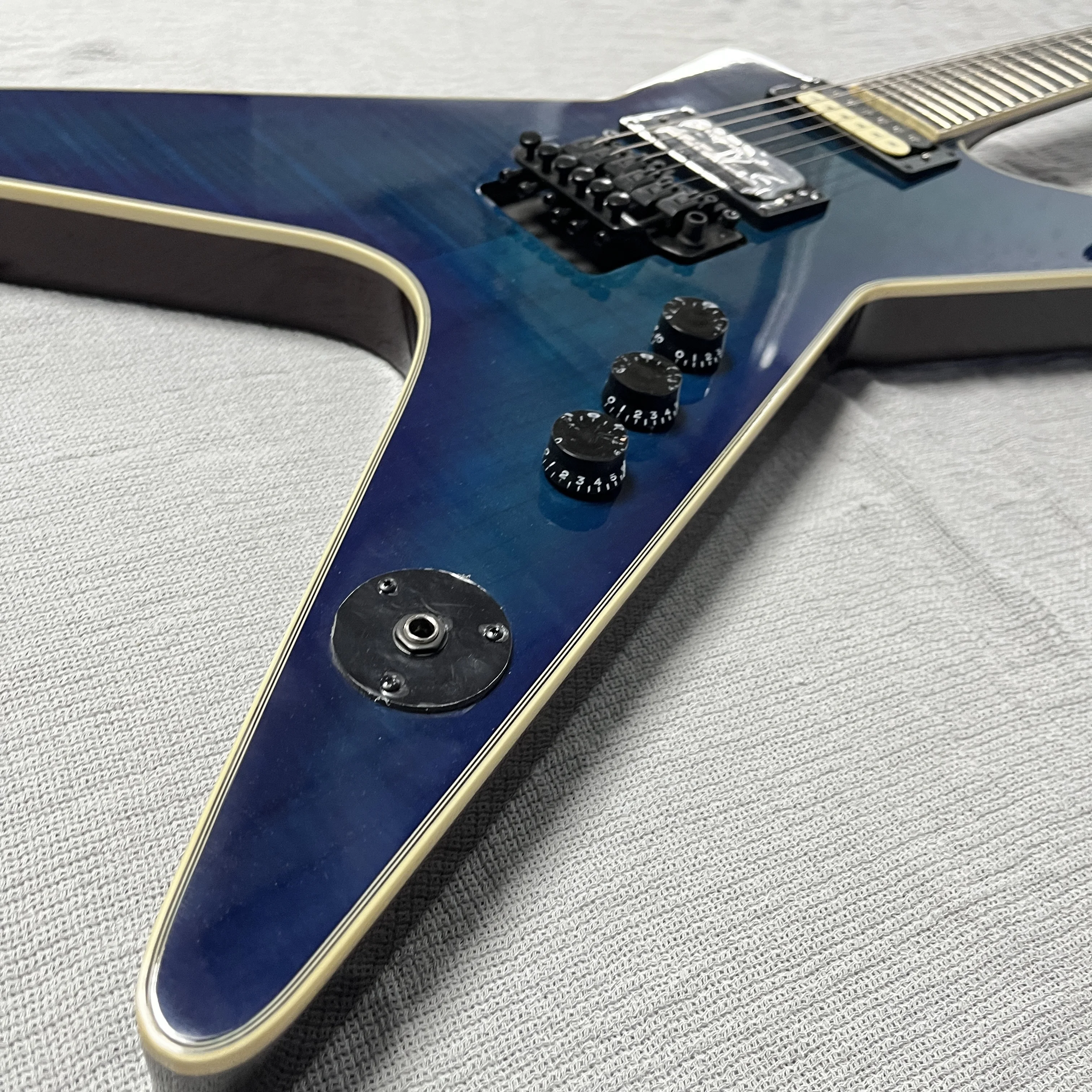 6 String Star Shape-V Guitar Blue Burst Flamed Top With White Binding Floyd Rose Tremolo Guitar Christmas Gifts Free Shipping