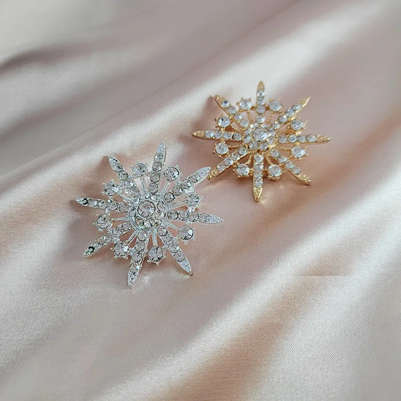 4Pcs 4*4cm New fashion snowflake chest flower temperament versatile octagonal star women's brooch clothing accessories X007