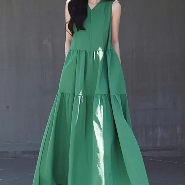 

2025 Fashion V-neck Sleeveless Temperament Green Women Spring and Summer Versatile Casual Dress
