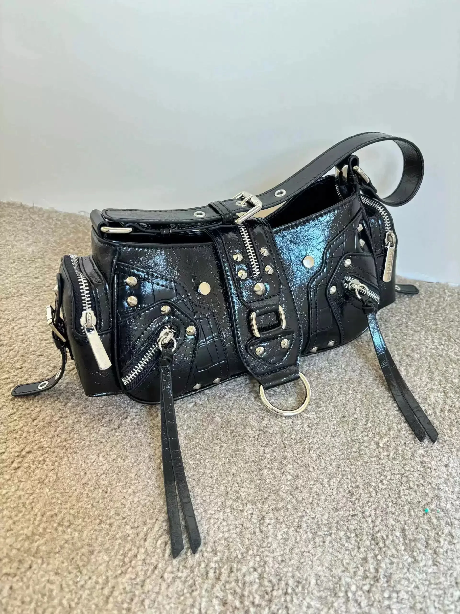 

НОВЫЕ сумки подмышки для женщин, роскошные сумки, кошельки, винтажная сумка через плечо из искусственной кожи с заклепками и украшением