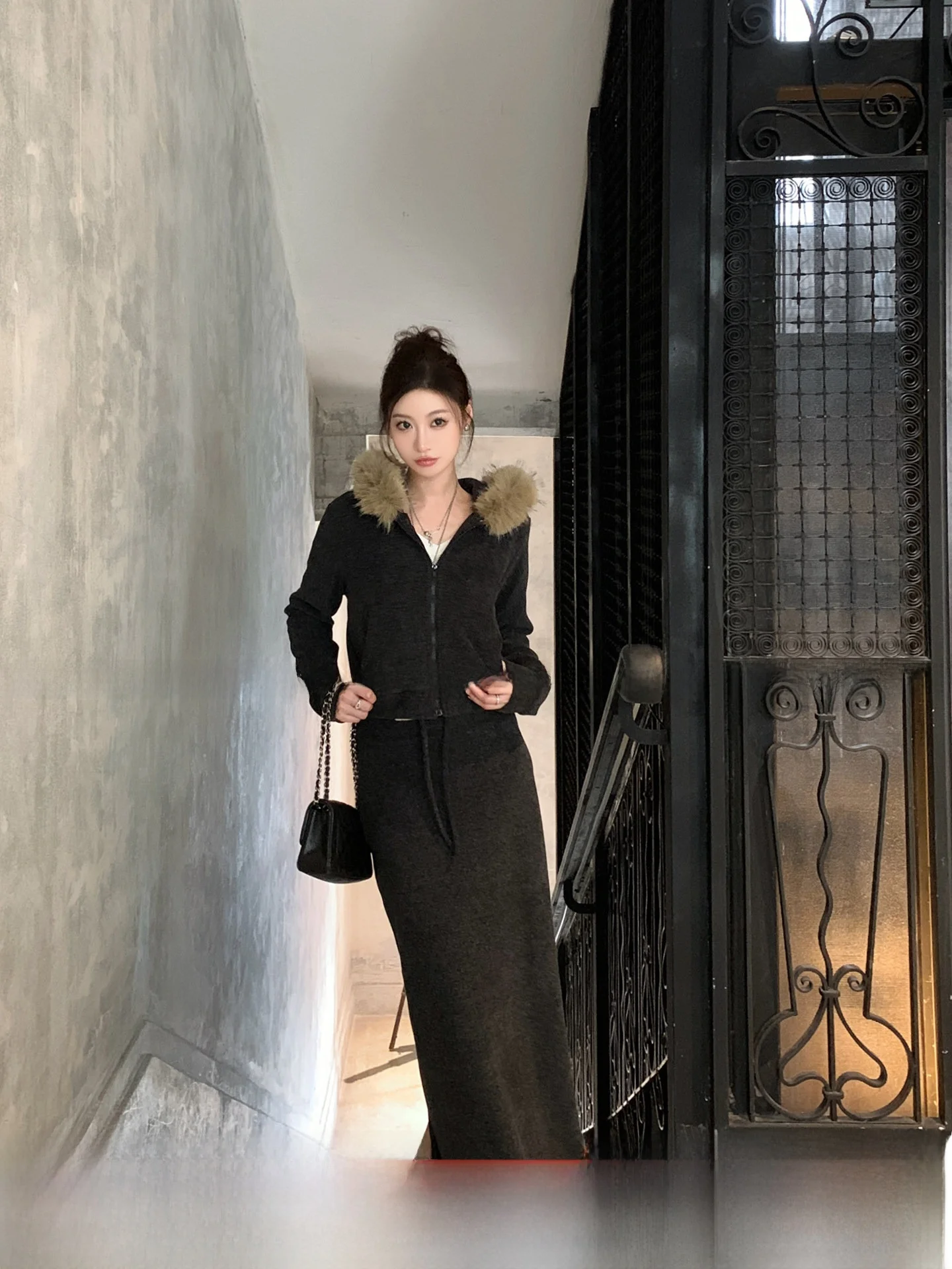 

Комплект из двух предметов: худи на флисовой подкладке в стиле Кендалл и юбка с высокой талией, Big White Brother GV Sli, зимняя мода, женский комплект