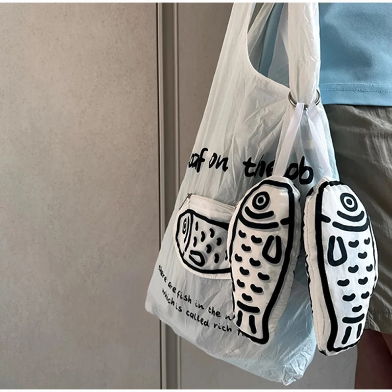 Faltbare, verformbare Handtasche „Fortune Fish“, Taschenanhänger, wasserdichte Schultertasche aus Nylon-Netzstoff, lässige Einkaufstasche für Damen. – Detail 10