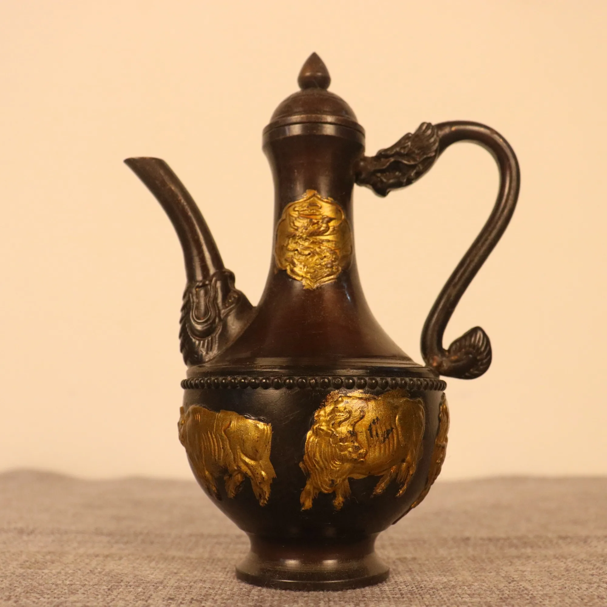 

6"Tibetan Temple Collection Old Bronze Brass Gilding Five Head cow pattern Pot Flagon Kettle Amass wealth Ornaments Town house