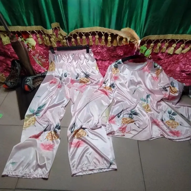 

Sexy Men Floral Glossy Ice Silk Pajamas 2 pieces Set Women Silky Touch Long Sleeve Top Soft Loose Plus Size Pants Couple Sports