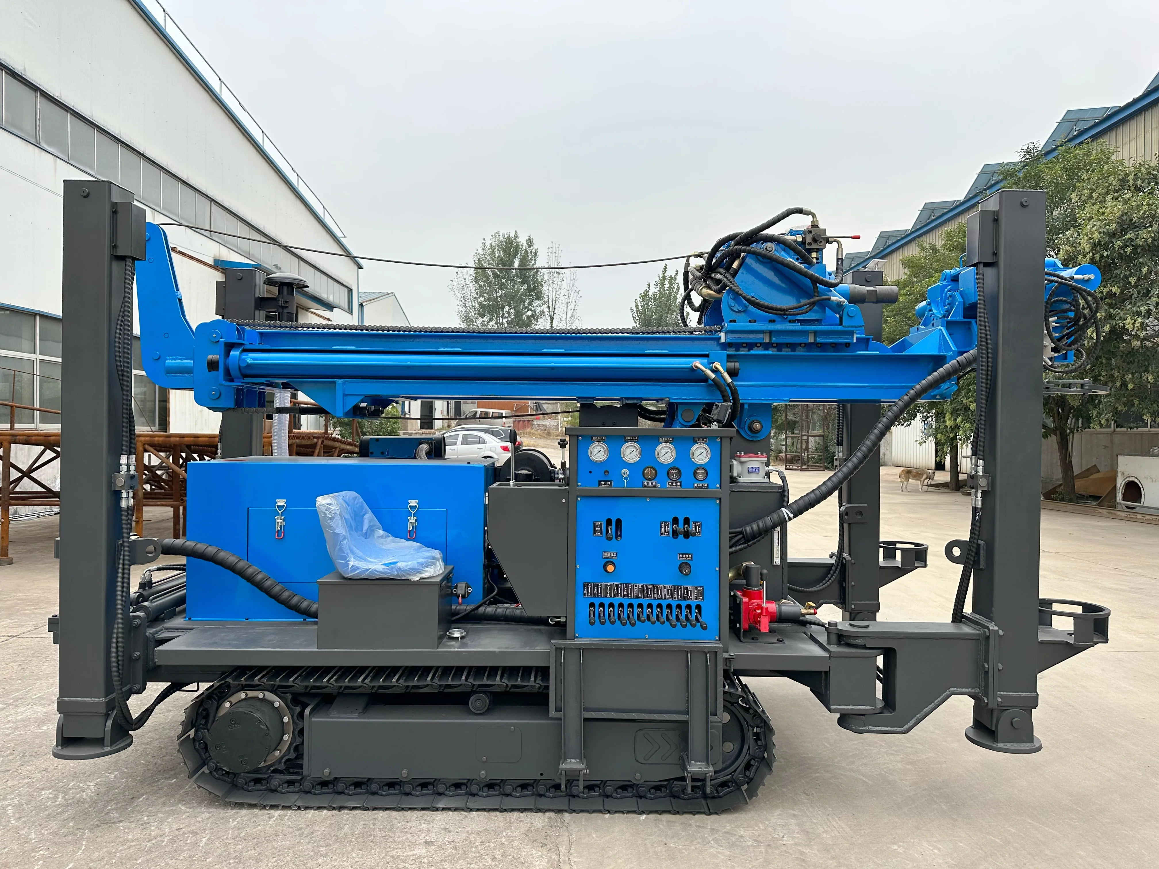 

Инновационный индивидуальный гидравлический портативный станок для бурения водяных скважин с гусеничной системой глубины 300 м