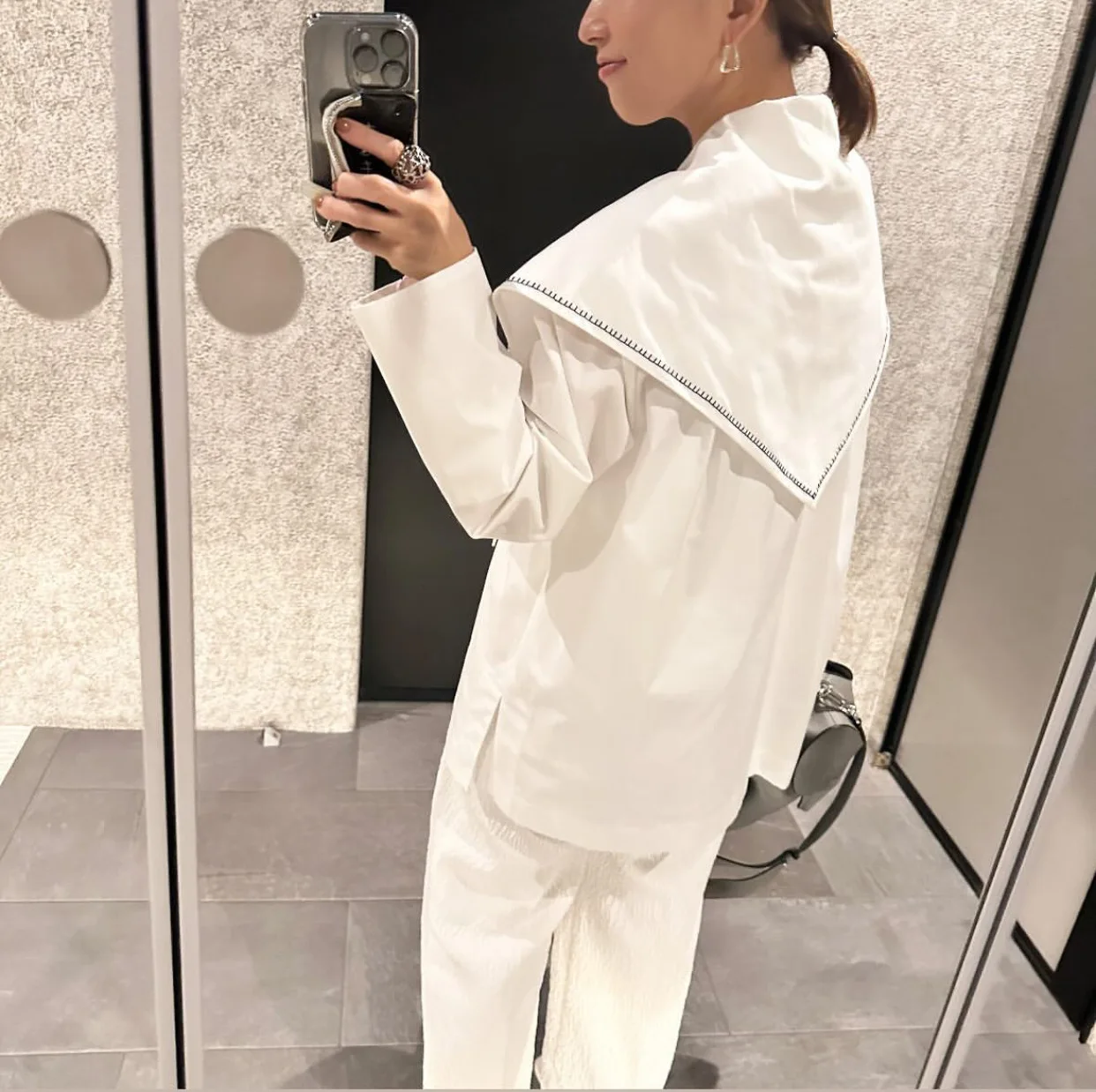 

Gagarich 2025 Spring New Japanese Blogger Oversized Scarf Collar Elegant Single Breasted Niche French Shirt Women