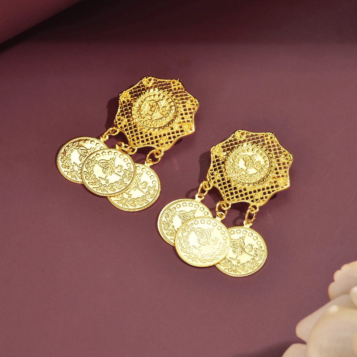 

Shiny Gold Plated Bride Brooch Coin Tassel Moroccan Metal Accessory Pin Suitable for Wedding Decoration Events