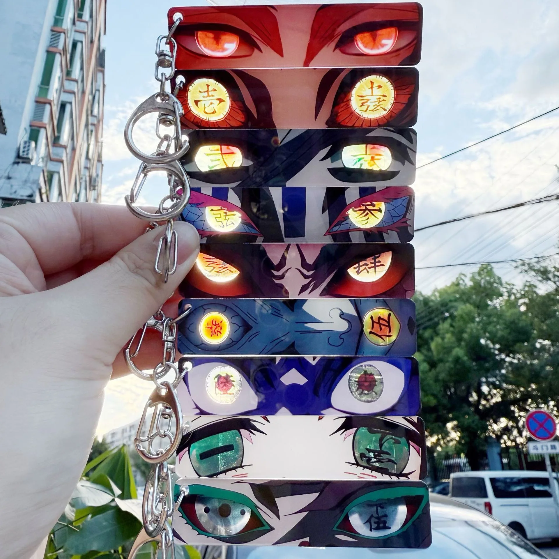 Llavero acrílico luminoso de Demon Slayer con tira de luz de ojo de anime, colgante, venta al por mayor, regalo de cosplay, accesorios para convenciones
