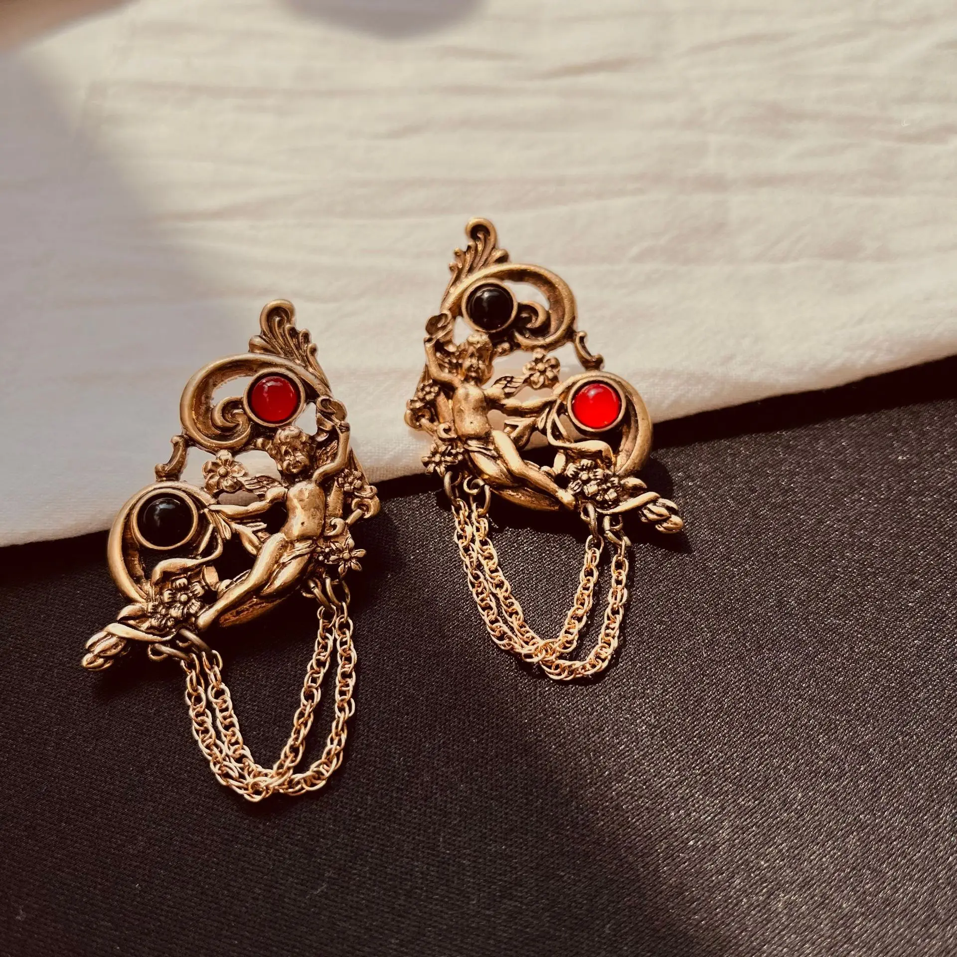 Vintage cherubic ear studs symmetrical earrings to do old gold foreign trade jewelry in the ancient style