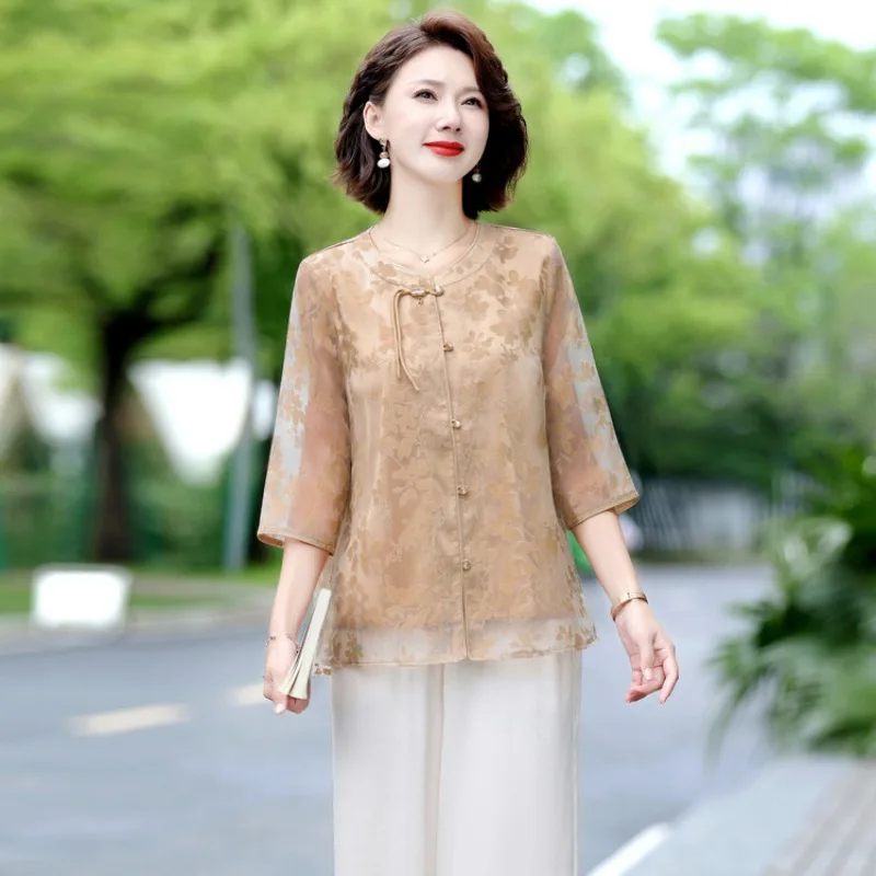 Pakaian Musim Panas Ibu Paruh Baya Baru 2025 Kemeja Bersirkulasi Set Celana Kaki Lebar Setelan Dua Potong Elegan Modis untuk Wanita Lanjut Usia