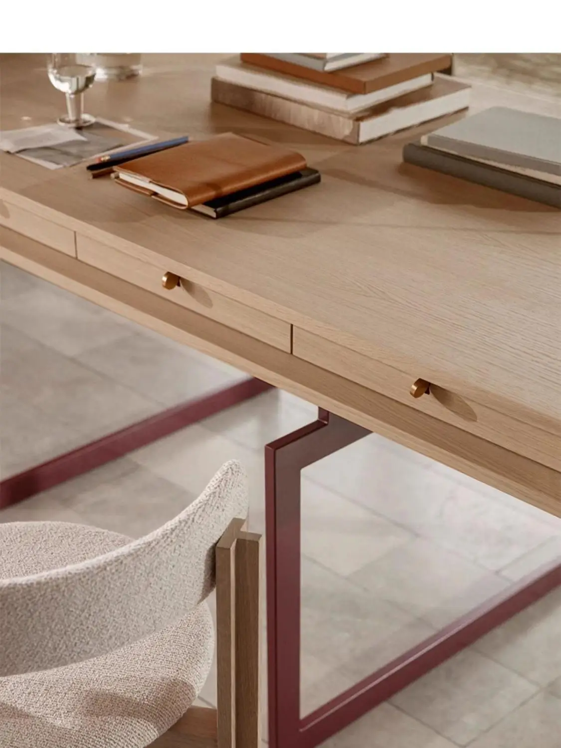 مكتب من الخشب الصلب البسيط، تصميم شمالي حديث، مكتب كمبيوتر منزلي مع أدراج