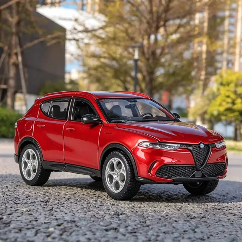 1:24 Alfa Romeo Tonale SUV Alloy Car Model Diecasts Metal New Energy Off-road Vehicle Car Model Simulation Collection Kids Gifts