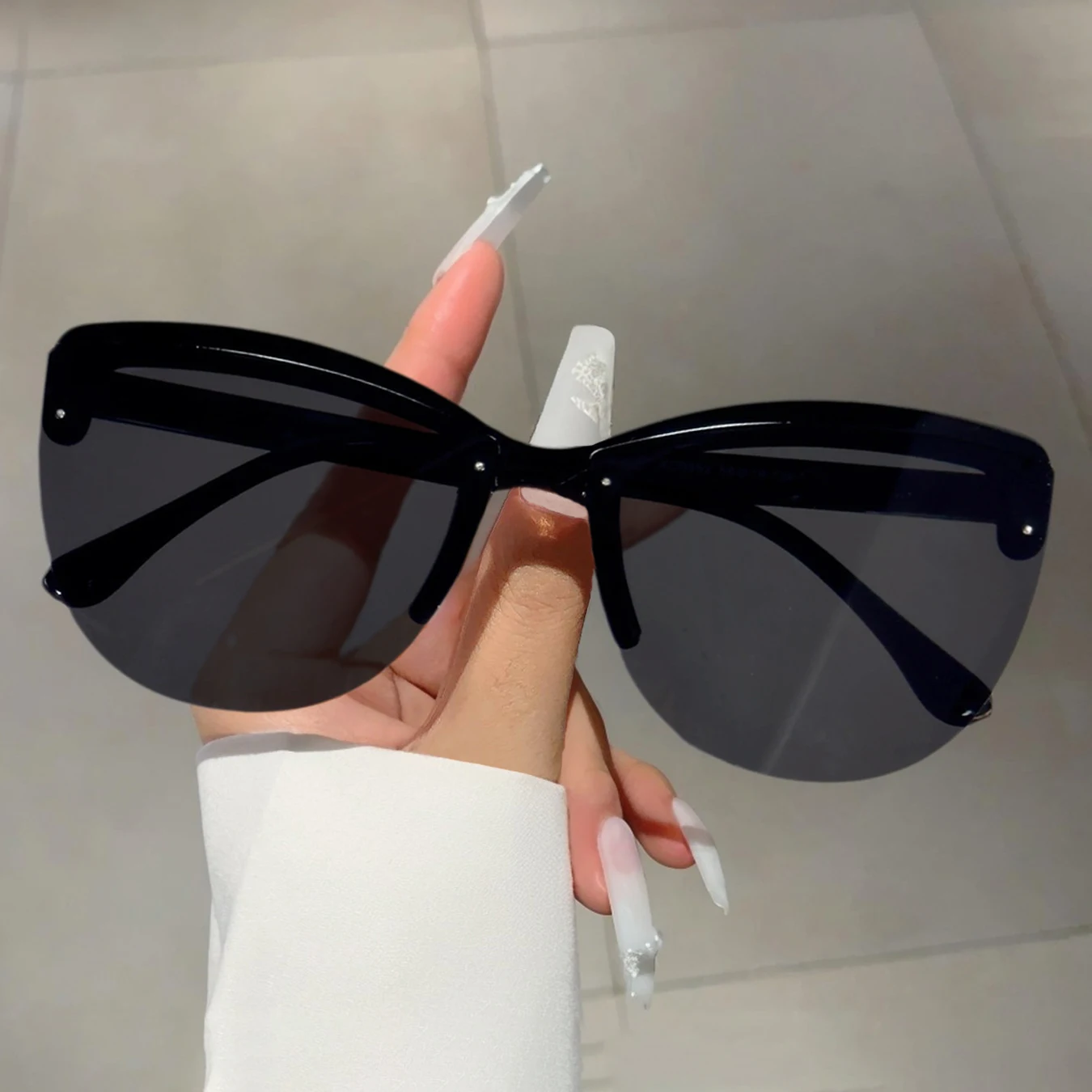 New Vintage Style Cat Eye Sunglasses for Women Trendy Fashion Half Frame Shades
