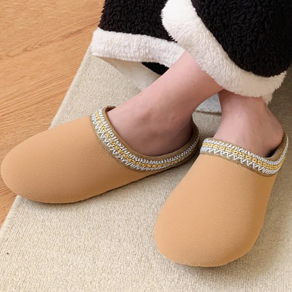 

Women Vintage Ethnic Retro Design Home Slippers Spring Autumn Winter Casual Soft Light Comfy Warm Indoor mute Home Fashion 2025