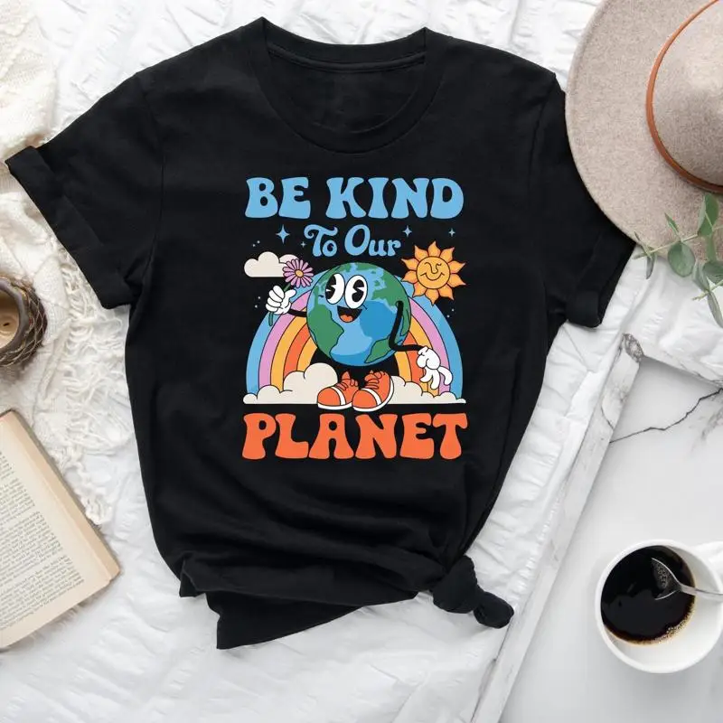 

Футболка Be Kind To Our Planet Earth с милой радугой и позитивной футболкой