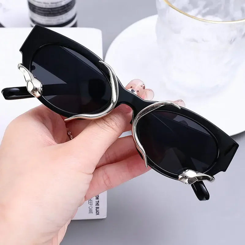 New Y2k Sunglasses with Snakes Fashion Vintage Oval Women Shades Eyewear Retro Luxury Brand Design UV400 Sun Glasses