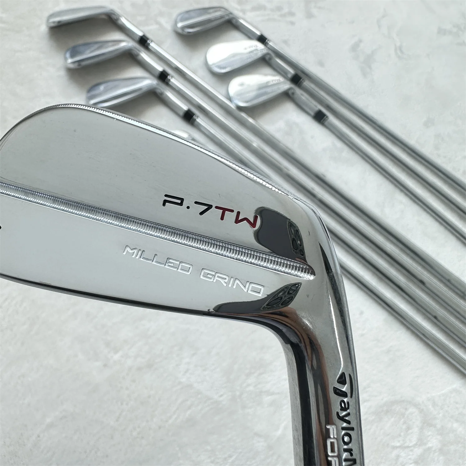 ใหม่เตารีดกอล์ฟ P7TW เตารีดกอล์ฟคลับชุดทัวร์ยาวระยะทาง Forged Hollow Design ผู้ชายเตารีดชุด