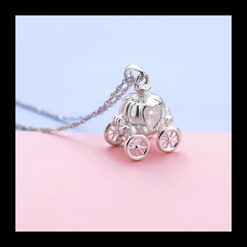 Versión Mori Sweet Collar con colgante de carro de plata lisa