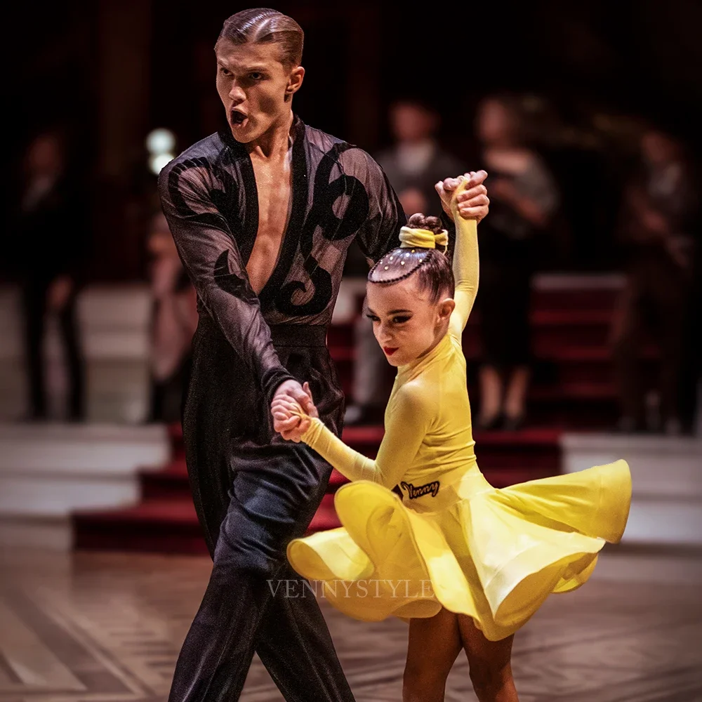 ชุดเต้นลาตินสไตล์เวนนี่สำหรับผู้หญิง ชุดบอลรูมสำหรับการแข่งขันระดับมืออาชีพ ผ้ากำมะหยี่ทรงบอลกาวน์ 3 มิติ สีเหลืองสดใส ชุดแสดงบนเวที ชุดฝึกซ้อม