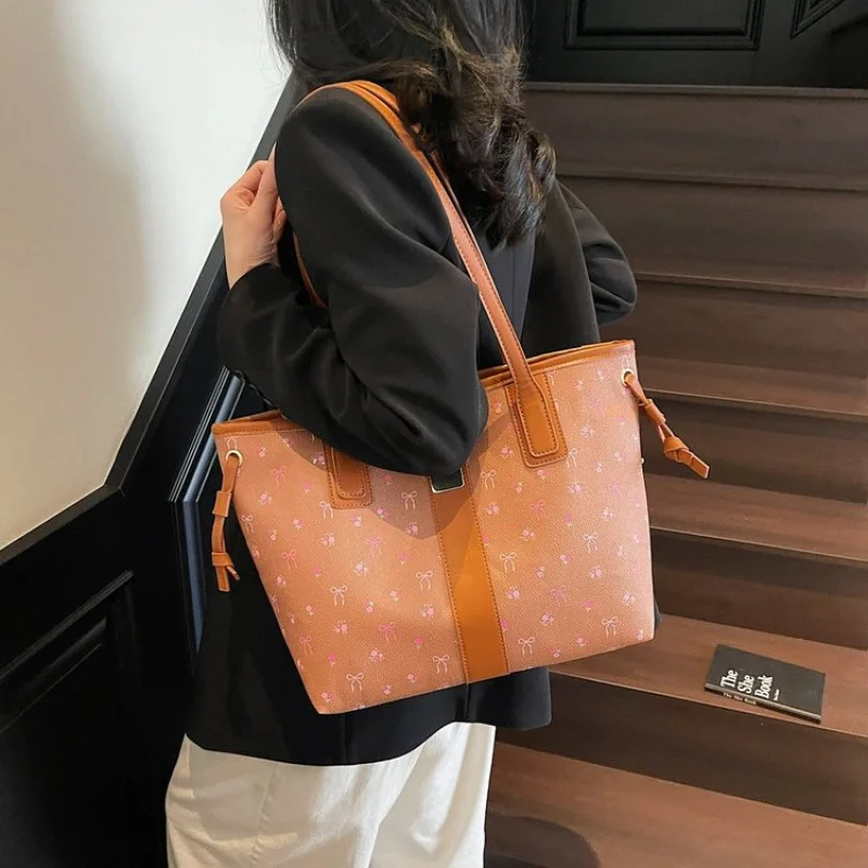 

Premium Women's Crossbody Bag Designer Leather Shoulder Handbag Elegant Tote Purse Luxury Ladies Stylish Classic Messenger