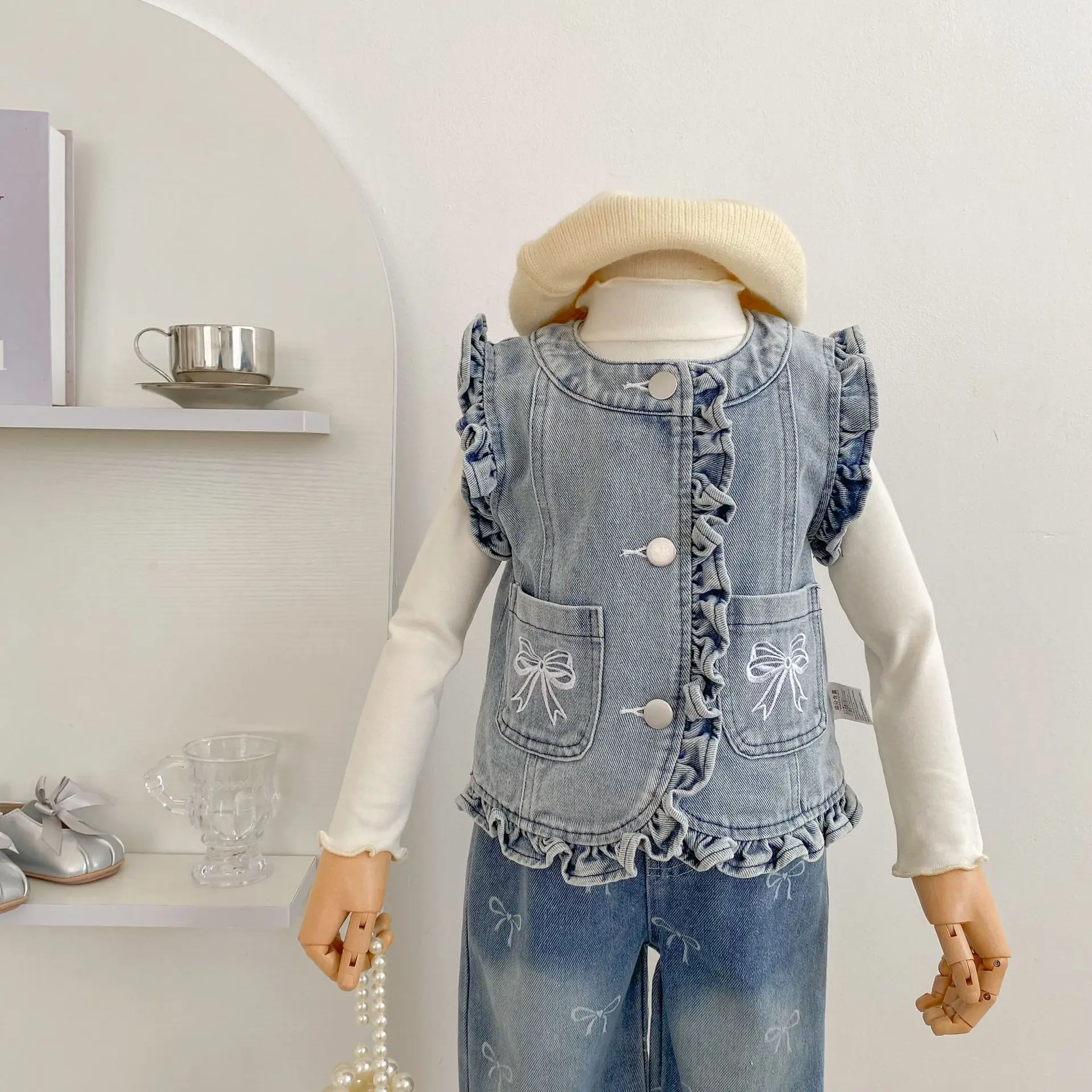 

Весенне-осенняя новая одежда для малышей 3-6 лет, модный джинсовый жилет для маленьких девочек, кардиган, принт с бантом