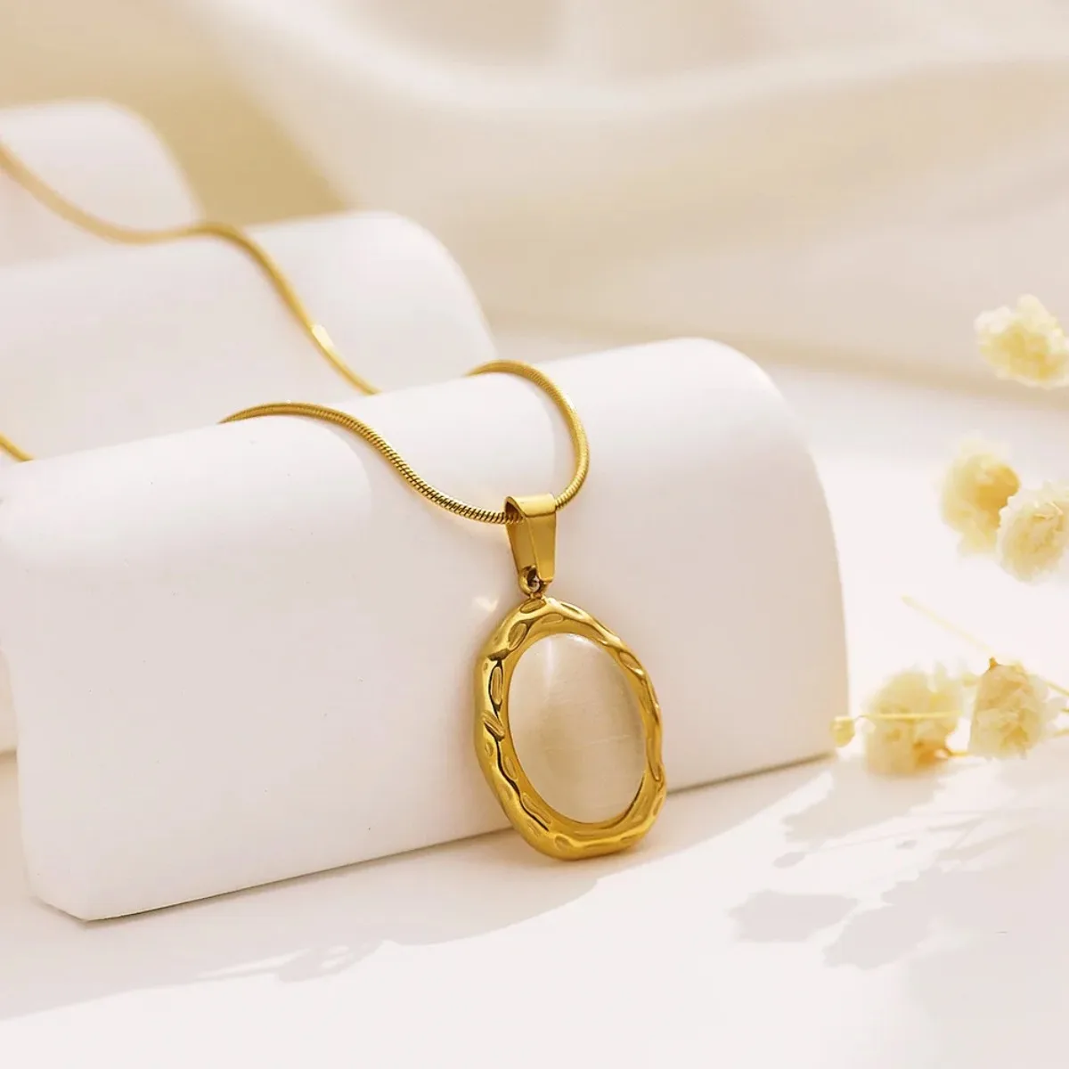 Luxury 18K Gold Plated Stainless Steel Oval Shape White Cat Eye Opal Stone Pendant Necklace Fashion Jewelry
