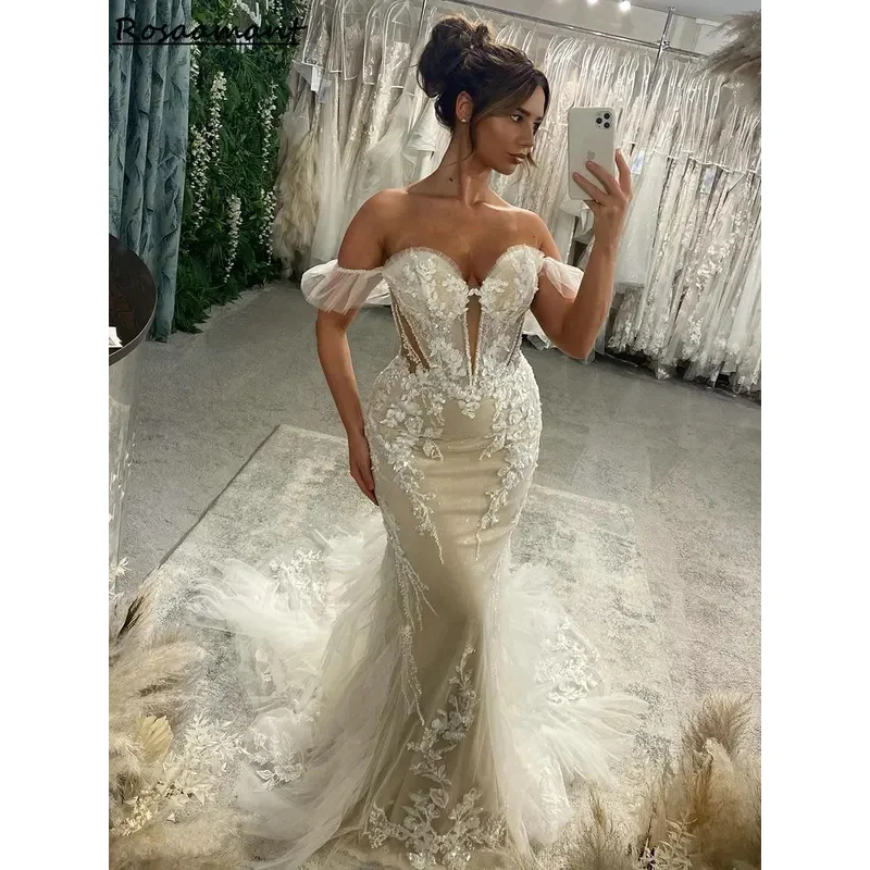 

Champagne Illusion Off The Shoulder Mermaid Wedding Dresses Sleeveless Appliques Lace Ruffles Country Bridal Gowns