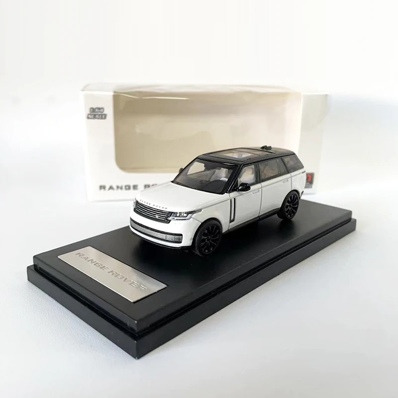 

LCD 1:64 Model Car Range R MK5 P530 Longer Version Alloy Die-Cast Vehicle - White