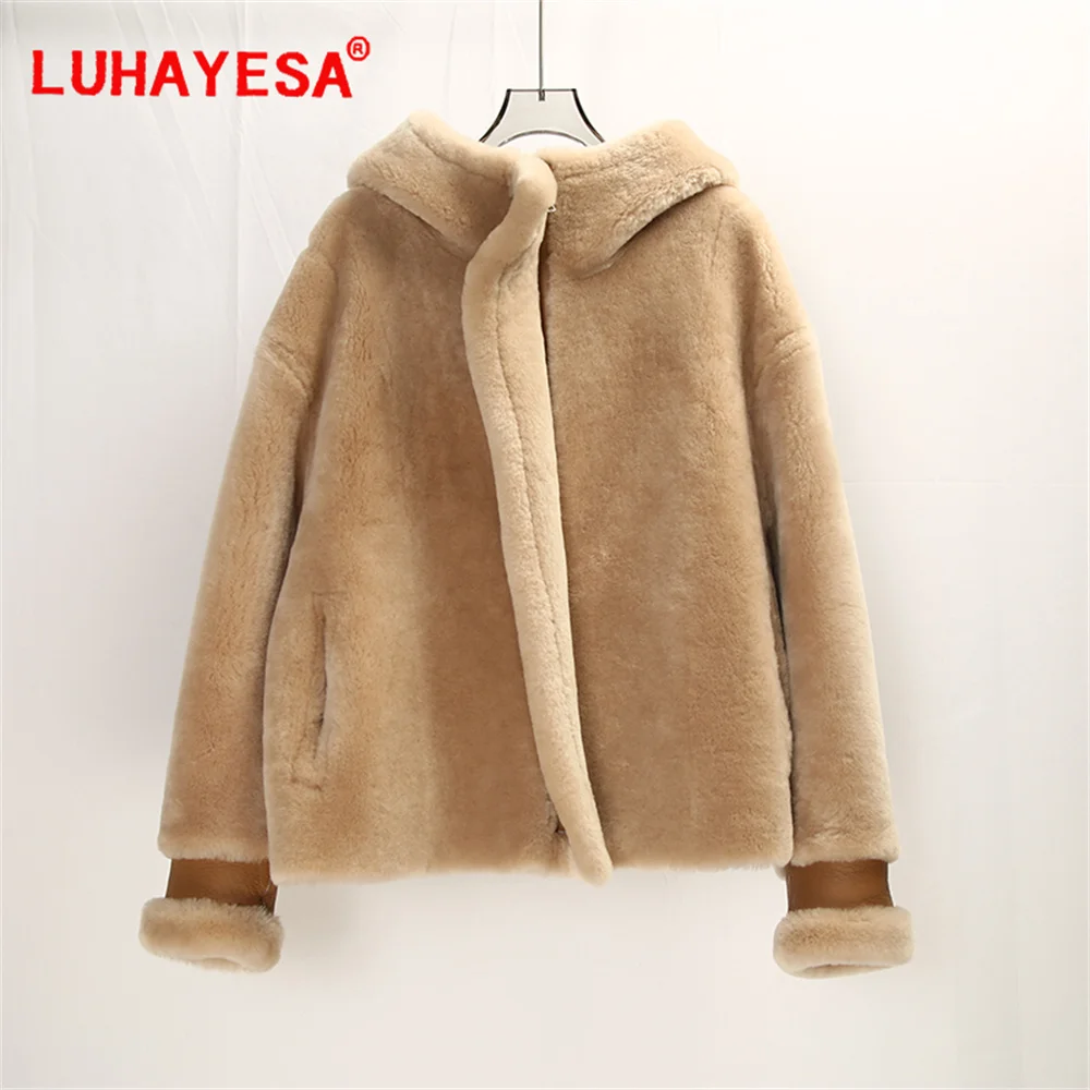 2024 Two Sides Wearing Hooded Thicken Merino Sheepskin Lamb Fur Shearling Coat Women Casual Daily Real Fur Jacket