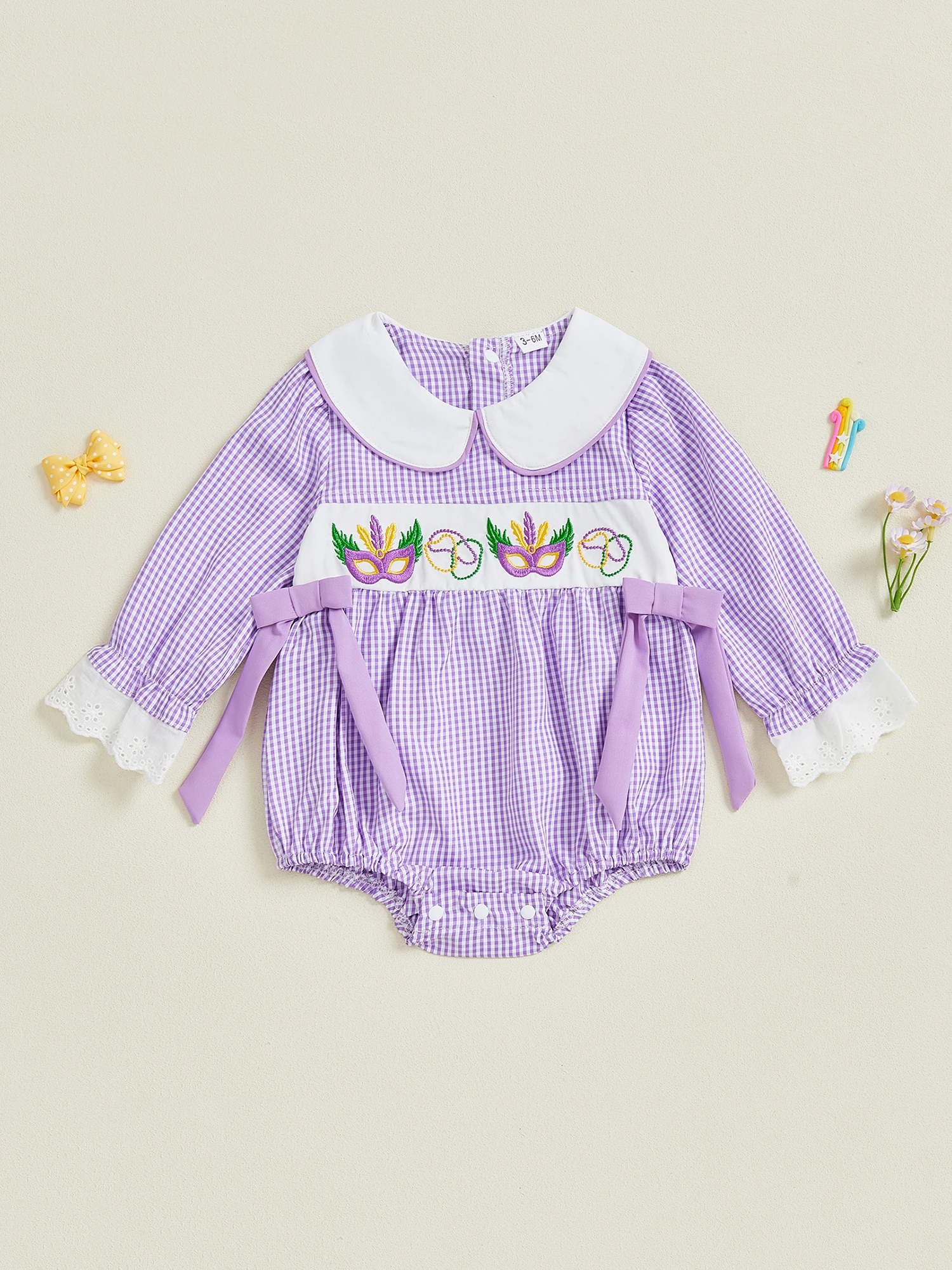 Детский карнавальный комбинезон с большими бантами и вышитыми деталями, воротником Питера Пэна в клетку и длинными рукавами для