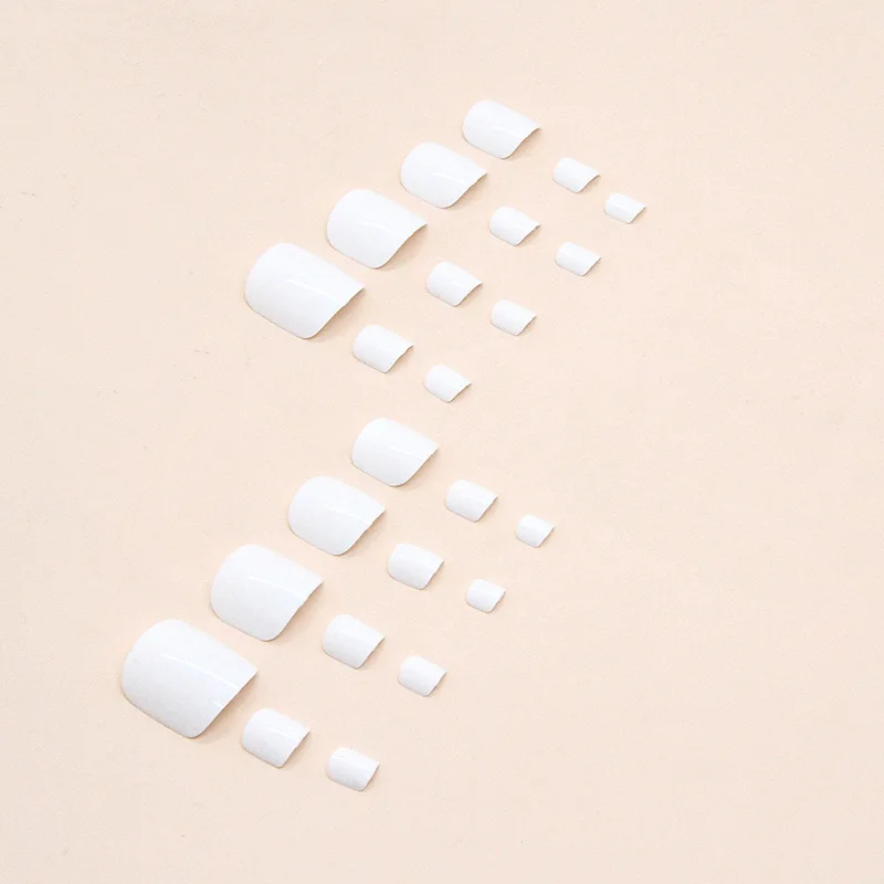 Рисунок 3 - накладные ногти на ногах