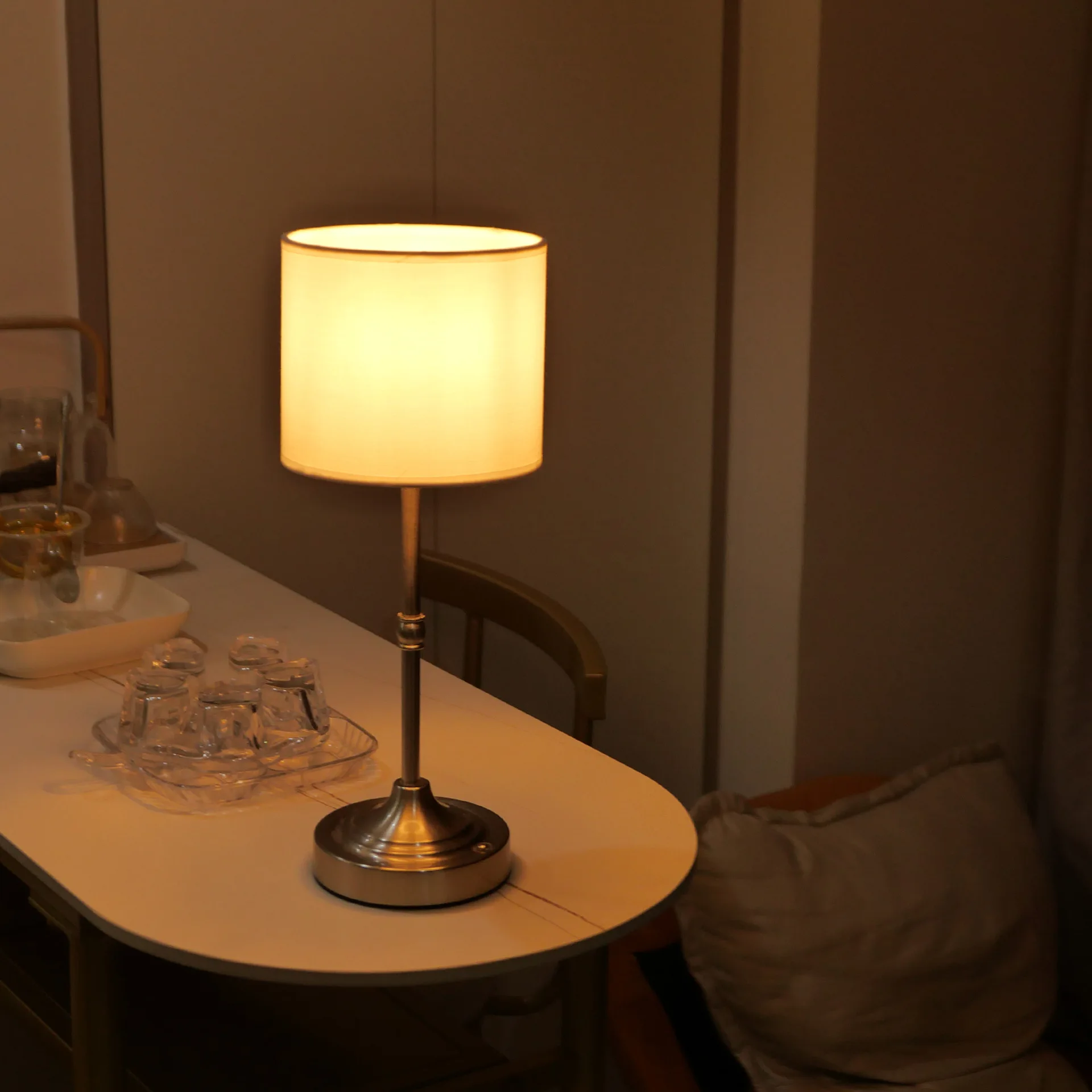 Hot Selling Fabric Metal Desk Lamp Decoration, Bedroom Bedside Small Night Light, Retro Atmosphere Light, Rechargeable Version