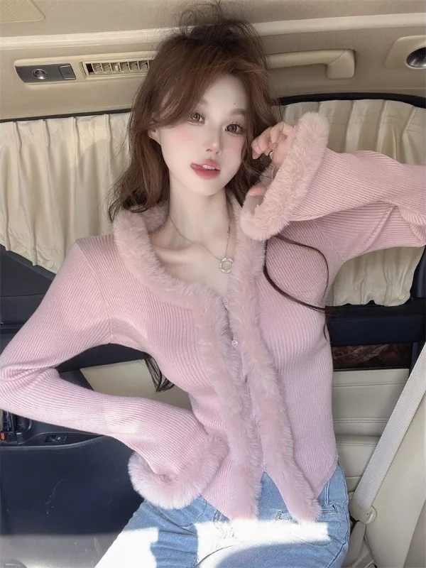 

Women's ort V-ne Bell Sve Knitted Sweater Design Sense Faux Fur Splicing Warm Base Layer Top for Winter in Beige