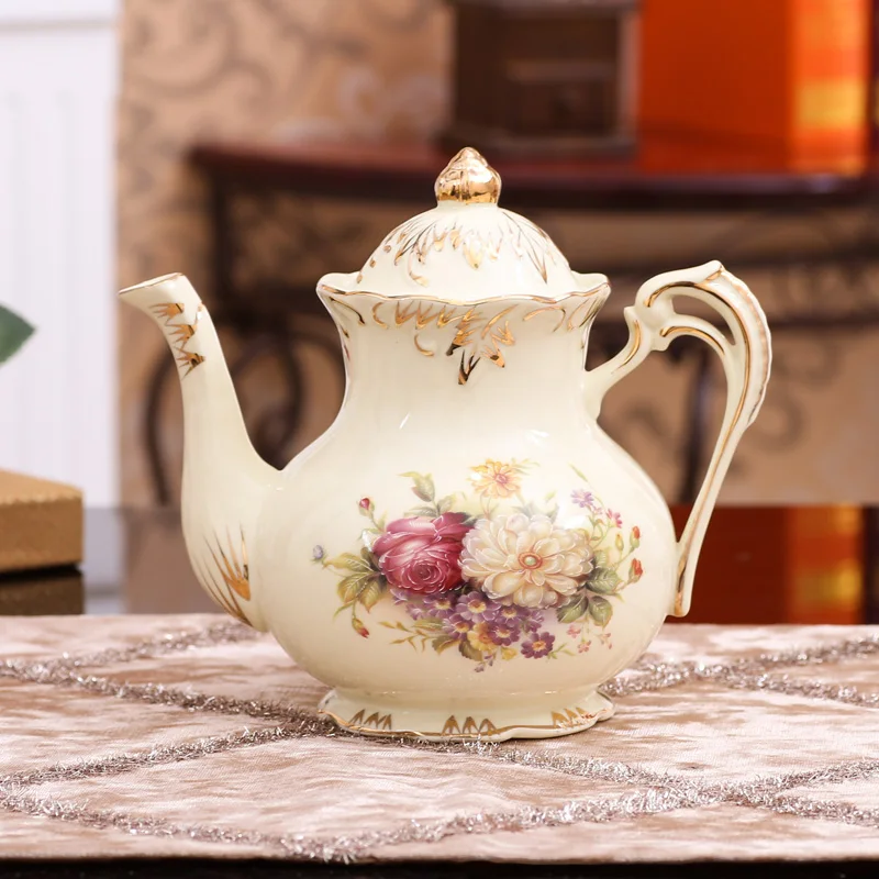 European Ivory Porcelain Coffee Pot Gold Edged Large Teapot British Ceramic Household Decorative Item Hand Drawn