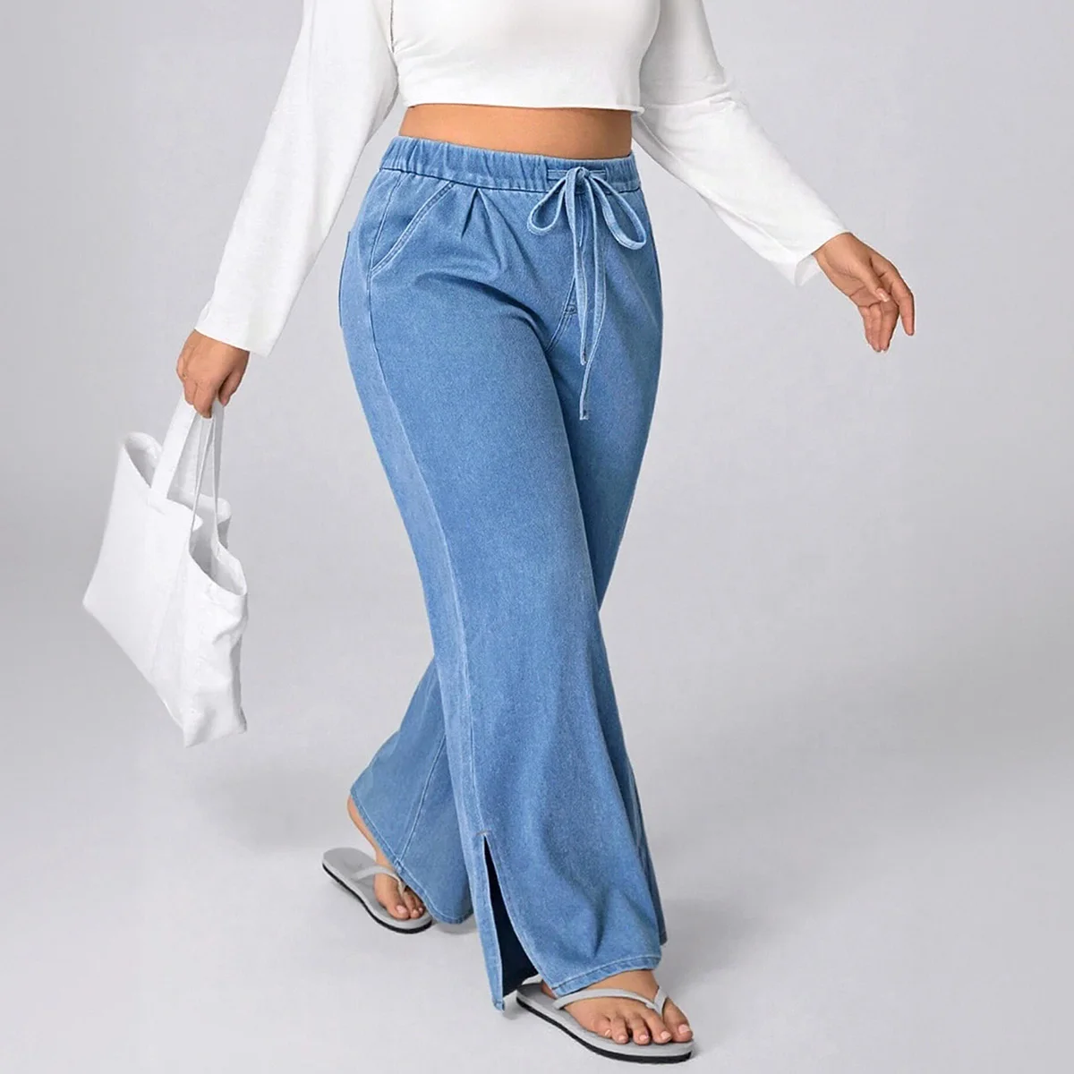 Dżinsy damskie plus size - casualowe, elastyczne, ze sznurkiem w pasie, z rozcięciem na dole dla wygodnego noszenia na co dzień.