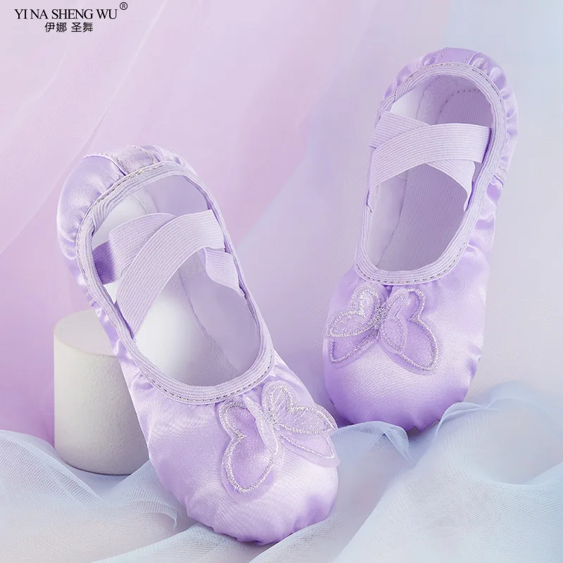 Infantil Princess Satin Ballet Sapatos de dança, chinelos de sola macia, borboleta bordada, garra de gato, sapatos de dança para meninas, novo