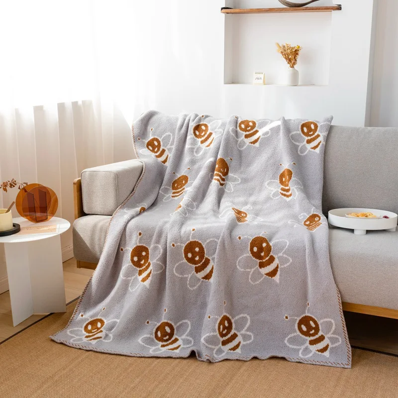 

Cute Cartoon Little Bee Knitted Soft Towel Blanket Warm Cotton Nitrile Blend Texture Office Nap Air Conditioning Room Covering