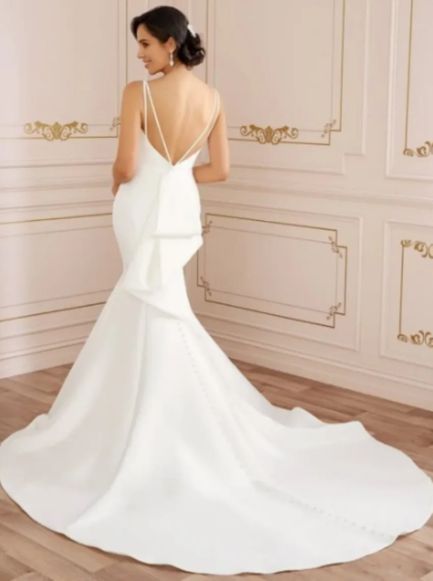 Minimalistisches Brautkleid nach Maß, Vestido De Noiva, sexy Meerjungfrau-Hochzeitskleid mit V-Ausschnitt, Spaghettiträgern, tiefer V-Rücken mit Schleife und